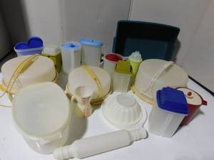 lot 408 image: Lot of vintage tupperware