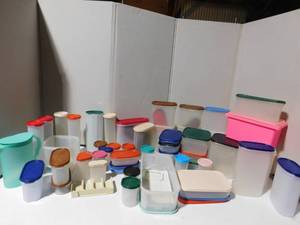 lot 410 image: Lot of vintage tupperware