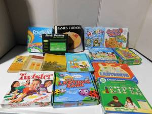 lot 411 image: Kids games and hard cover vintage books