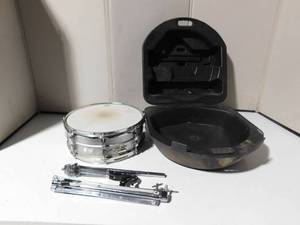 lot 412 image: Ludwig snare drum with stand and case