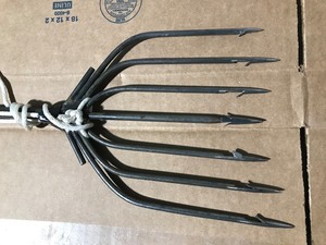 lot 385 image: Vintage fishing spear
