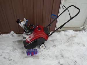 Toro snow thrower with electric start. Used condition. Tested & works. As shown.