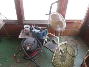 lot 19 image: 6-gallon 2.5 peak hp Shop-vac, fold...