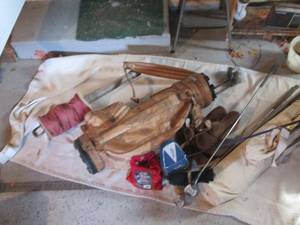 lot 24 image: Vintage Golf Bag and assorted clubs...