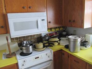 lot 38 image: All content on and around stove to ...