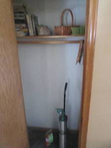 lot 52 image: Content of entry closet including b...
