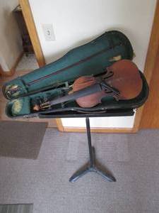 lot 72 image: Antique Violin in hardside case (ne...