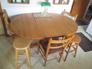 lot 74 image: Sturdy Wooden pedestal base extenda...