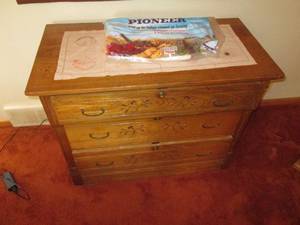 lot 98 image: Vintage 3-drawer dresser with brass...