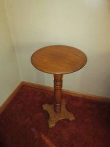 lot 99 image: Round top pedestal base side table ...