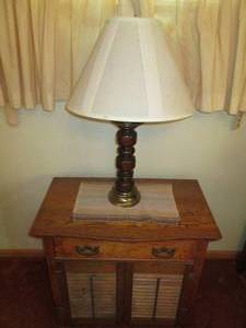 lot 101 image: Short 2-door 1-drawer night stand w...