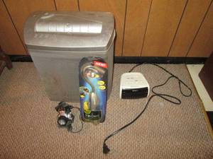 lot 119 image: Royal ht500x paper shredder, Sony a...