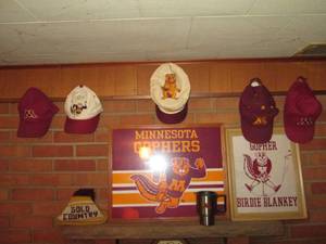 lot 129 image: MN Golden Gophers fan memorabilia h...