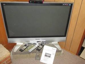 lot 131 image: Panasonic 42 digital hd plasma fla...
