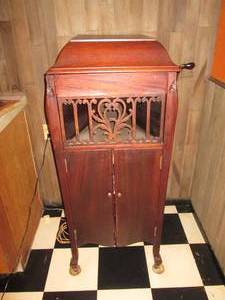 lot 141 image: Antique Superba Phonograph Co Lift-...