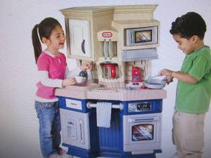 Little Tikes Super Chef Kitchen nee...