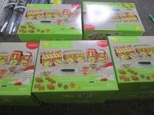 10 holiday train kits ready to buil...