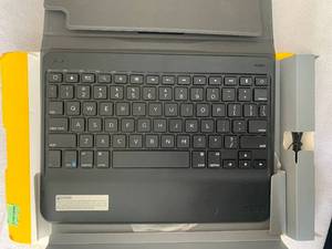 lot 126 image: Zag 9.7 inch iPad Case with Keyboard  Wireless Charging Station
