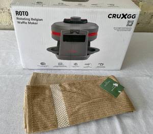 lot 70 image: Rotating Belgian Waffle Maker with Towels