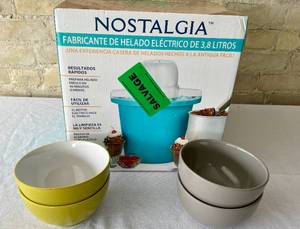 lot 75 image: Nostalgia 4 quart electric Ice Cream Maker With 4 Ceramic Bowls 