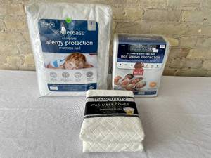 lot 82 image: Lot of Bedding Mattress and Box Spring Protectors