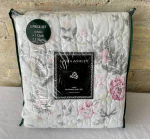 lot 84 image: Laura Ashley Twin Reversible Floral Quilt Set