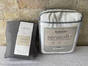 lot 87 image: Twin Size Sheet Set with Blanket