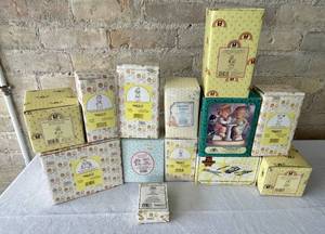 lot 89 image: Lot of Precious Moments, Enesco and Cherished Teddies Figures 