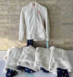 lot 144 image: Lot of 5 Girls size XL Unicorn Fleece Pajama Sets