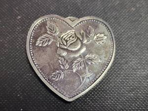 1 TROY OZ .999 FINE SILVER HEART SHAPED ART BAR