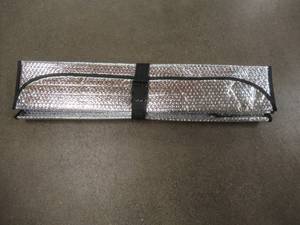 lot 313 image: Windshield Sun Shade Cover