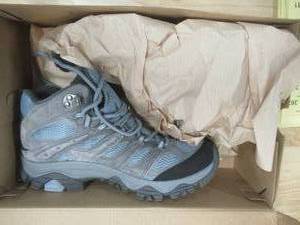 lot 361 image: Womens Moab 3 Mid Waterproof Boots Size 9