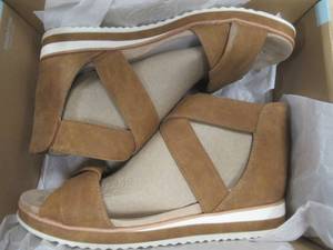lot 365 image: LifeStride Womens Zoom Sport Sandal Tan Size 9.5