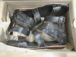 lot 368 image: Bed Stu Womens Black Ankle Strap Sandals Size 9.5