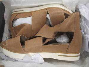 lot 369 image: Eileen Fisher Womens Sport Tan Sandals Size 9.5