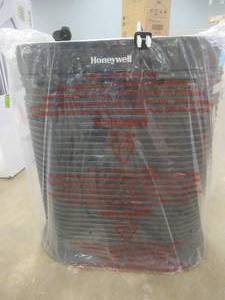 lot 371 image: Honeywell Home - True HEPA 465 Sq. Ft. Air Purifier - Black
