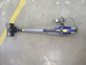 lot 397 image: Shark IX141 Pet Cordless Stick Vacuum with XL Dust Cup - No Accessories (USED)