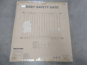 lot 598 image: Yacul Baby Gate with Door, 29.93 in - 46 in Wide x 30 in High in Black