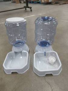lot 605 image: 2 Pack Automatic Pet Feeder and Water Dispenser in Set