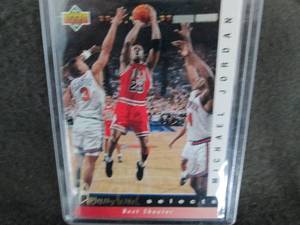 82. 1992-1993 Upper Deck Michael Jo...