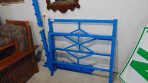 lot 5 image: Blue Metal Twin Bed Frame