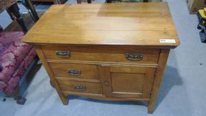 lot 8 image: Primitive Washstand