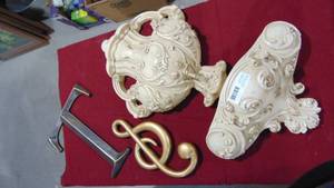 lot 37 image: 4 Pieces of Wall Decor