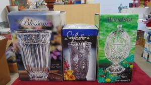lot 44 image: 3-Crystal Pieces in Boxes