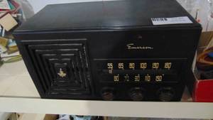 lot 54 image: Vintage Emerson Radio, Non Working