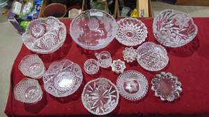 lot 58 image: Lot of Vintage Crystal Pieces