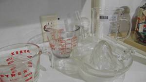 lot 65 image: Kitchen Measuring Cups
