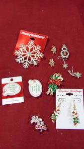 lot 95 image: Lot of Christmas Jewelry