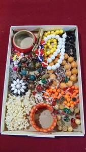 lot 99 image: Lot of Costume Jewelry