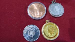 lot 101 image: Commemorative Tokens and Jewelry